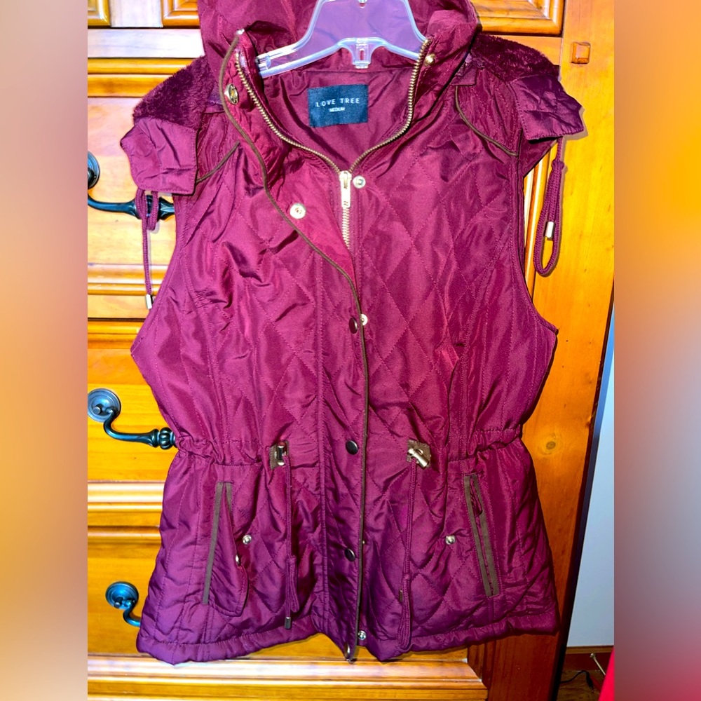 Love tree maroon vest with fur